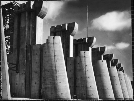 margaret-bourke-white-fort-peck-dam-as-featured-on-the-very-first-cover-of-life-magazine