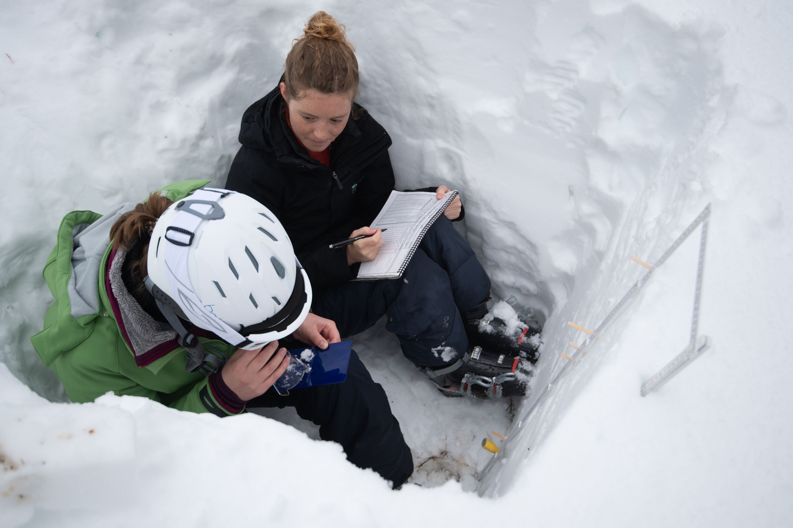 Allison Vincent and Isis Brangers taking snow pack measurements