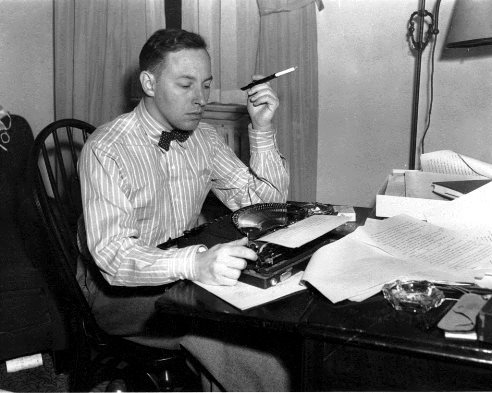 A photograph of Tennessee Williams at work. 