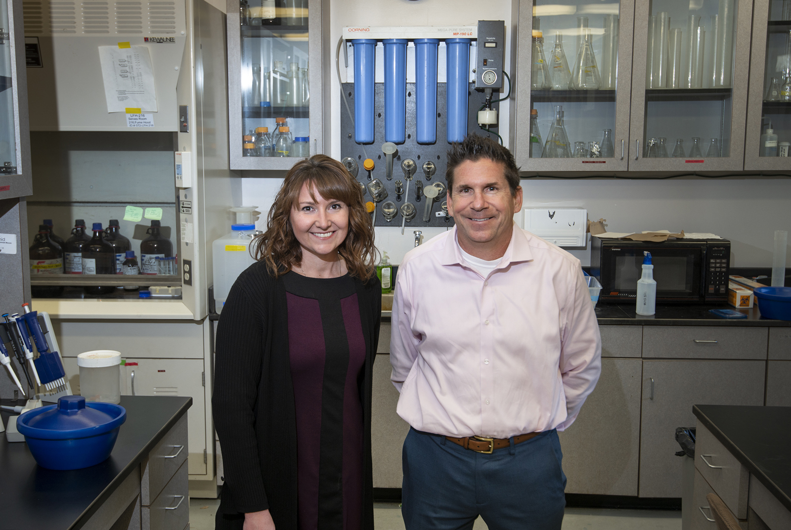 Dr. Troy Rohn and Dr. Stephanie Hall in lab