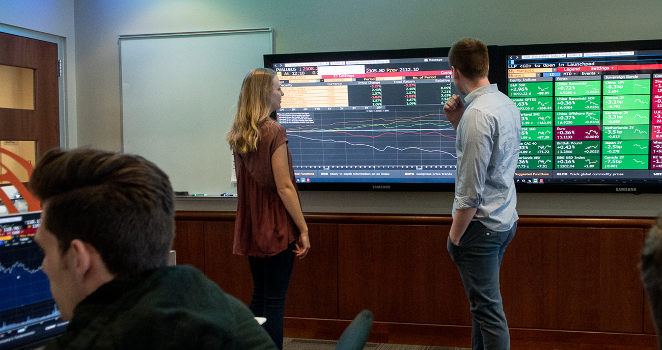 students working on the Bloomberg terminals