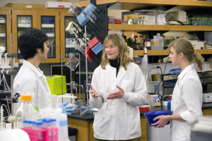 Dr. Oxford teaching students in her lab