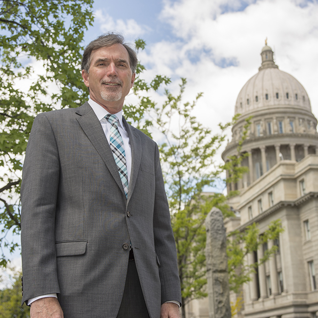 Man standing in front of Idaho Capitol building