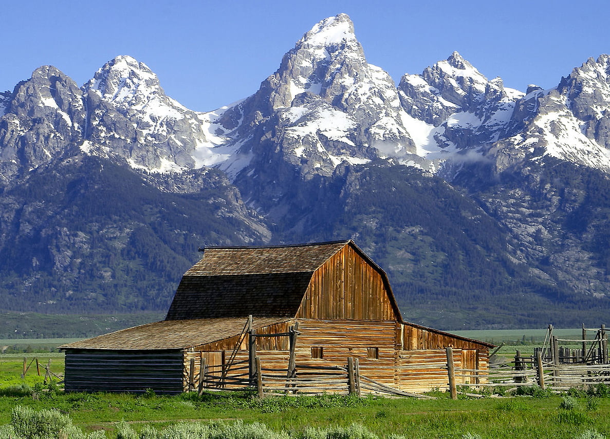 barn and mountains
