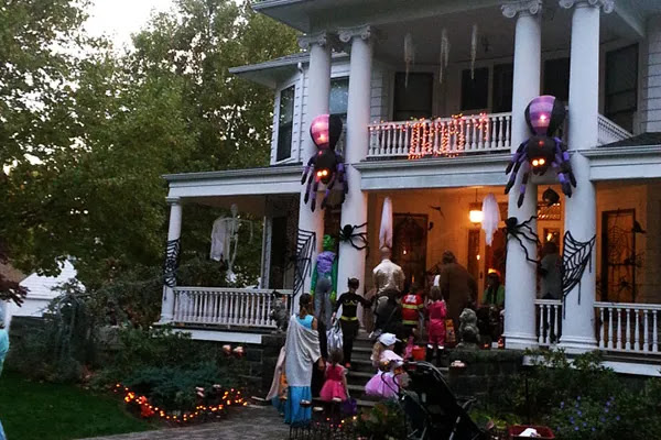 big house in Boise decorated for Halloween