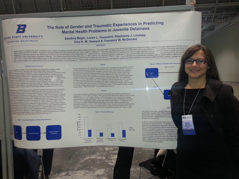 Sandina Begic poses with poster titled "The Role of Gender and Traumatic Experiences in Predicting Mental Health Problems in Juvenile Detainees"