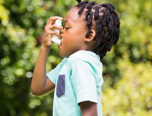 A young child utilizing an inhaler.